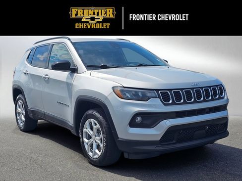 Used 2024 Jeep Compass Latitude AWD/4WD image 1