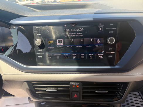 Used 2024 Volkswagen Taos SE w/ Panoramic Sunroof Package FWD image 15
