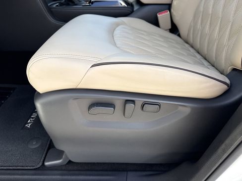 Used 2024 Nissan Armada Platinum w/ Captain's Chairs Package image 22
