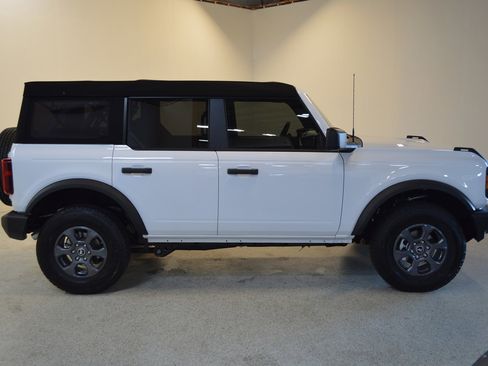 New 2025 Ford Bronco 4-Door image 2