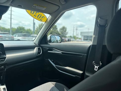 Used 2026 Kia Seltos LX FWD image 32