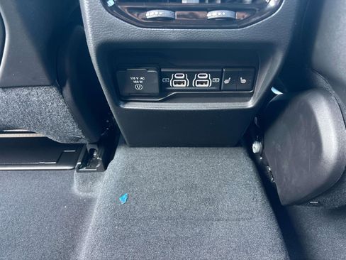 New 2025 Jeep Grand Cherokee Limited w/ Black Appearance Package image 8