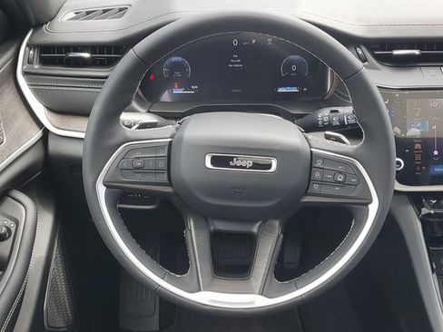 New 2026 Jeep Grand Cherokee Limited AWD/4WD image 14