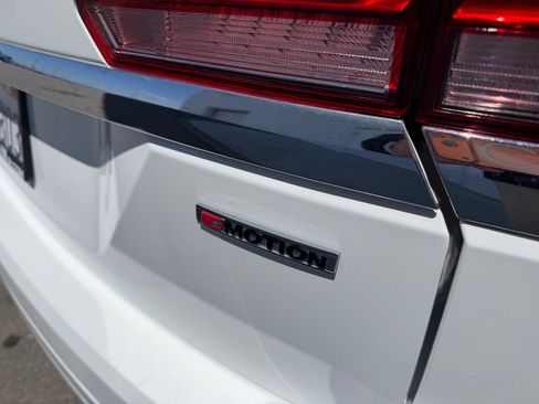 Used 2021 Volkswagen Atlas SEL R-Line AWD/4WD image 12