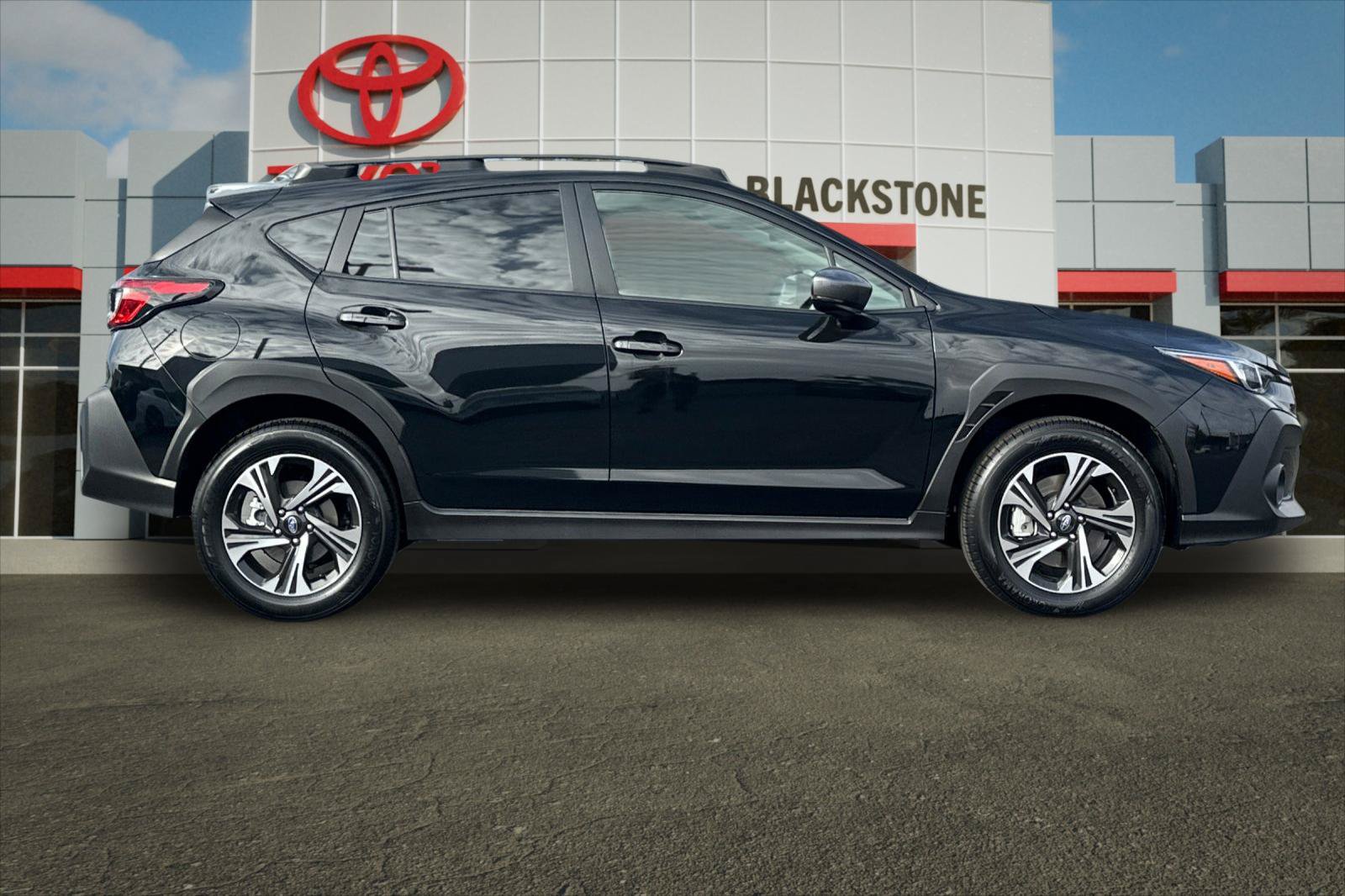 Used 2025 Subaru Crosstrek 2.5i Premium AWD/4WD image 2