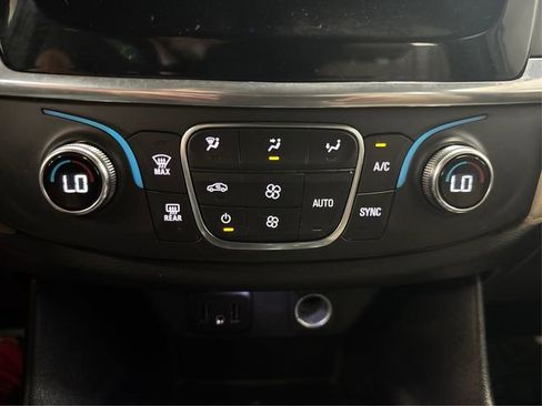 Used 2022 Chevrolet Traverse LS image 28