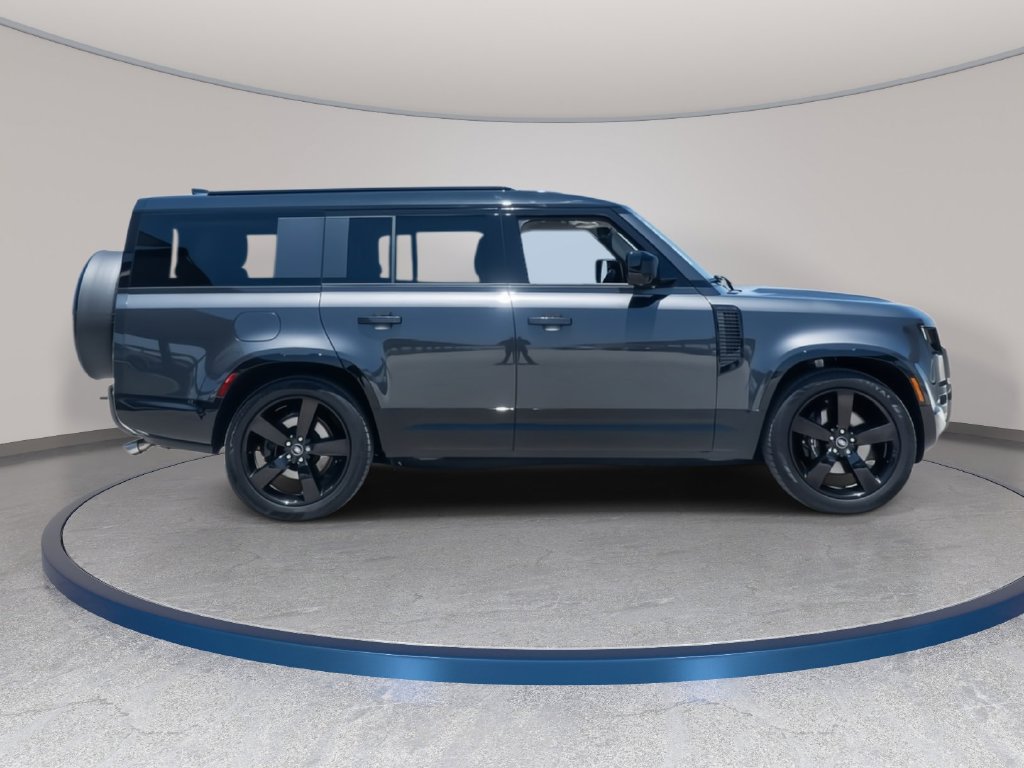 Used 2025 Land Rover Defender 130 V8 AWD/4WD image 6