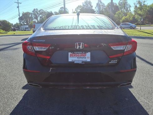 Used 2018 Honda Accord Touring image 11