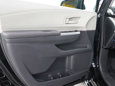 Used 2024 Toyota Sienna LE AWD/4WD image 19