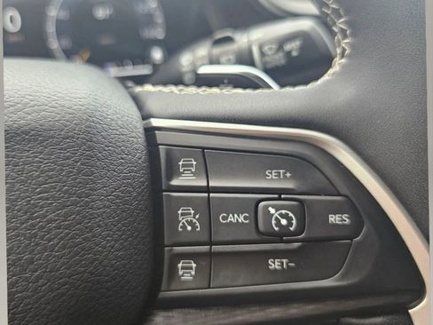 Used 2023 Jeep Grand Cherokee Laredo X AWD/4WD image 16