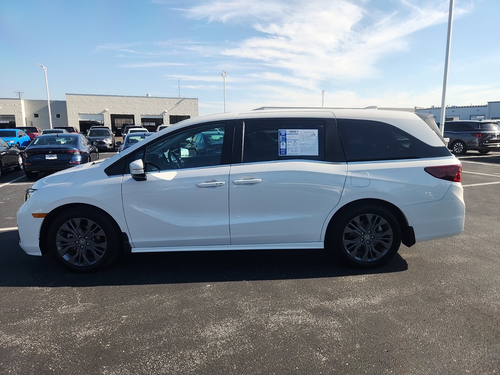 Used 2025 Honda Odyssey Touring image 3