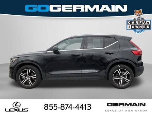 Used 2025 Volvo XC40 B5 Core AWD/4WD image 4