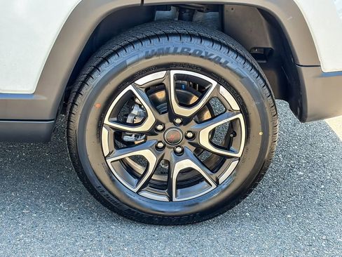 Used 2025 Jeep Compass Trailhawk AWD/4WD image 17