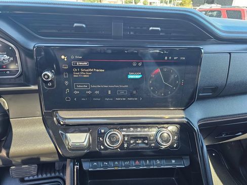 Used 2022 GMC Sierra 1500 AT4 w/ AT4 Premium Package AWD/4WD image 27