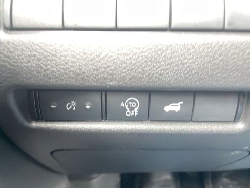 Used 2025 Nissan Rogue SV image 24