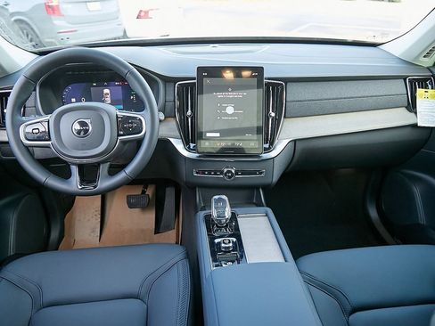 New 2026 Volvo XC90 T8 Plus image 22