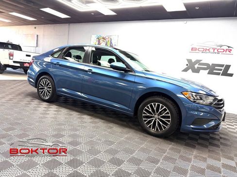 Used 2020 Volkswagen Jetta SE w/ SE Cold Weather Package FWD image 1