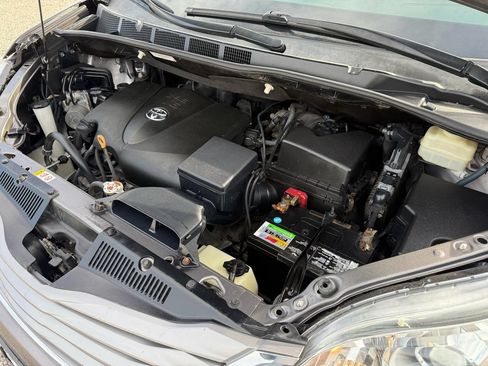 Used 2017 Toyota Sienna XLE w/ XLE Navigation Package AWD/4WD image 39