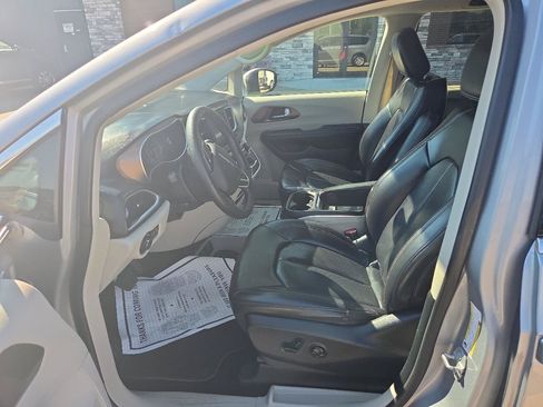 Used 2020 Chrysler Voyager Lxi FWD image 7
