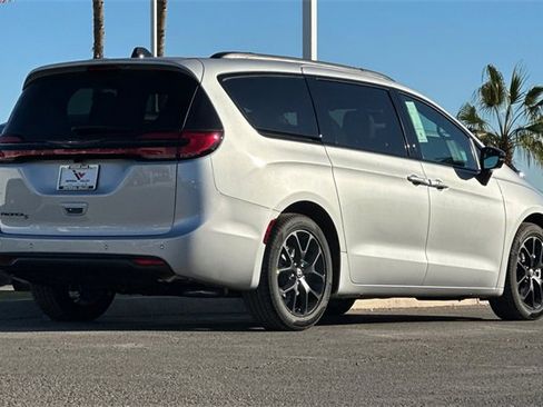 New 2026 Chrysler Pacifica Select w/ S Appearance Package image 3