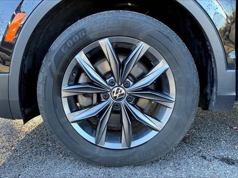 Used 2022 Volkswagen Tiguan SE image 8
