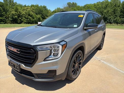 Used 2023 GMC Terrain SLE w/ Driver Convenience Package FWD image 1