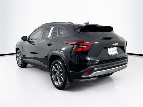 Used 2024 Chevrolet Trax LT w/ Driver Confidence Package FWD image 2