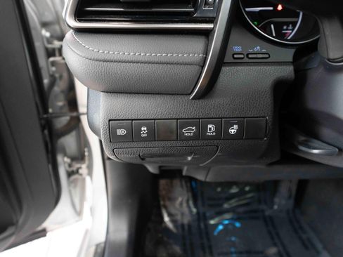 Used 2022 Toyota Camry XSE w/ Navigation Upgrade Package FWD image 11