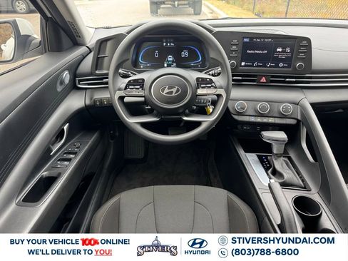 Certified 2024 Hyundai Elantra SE image 2