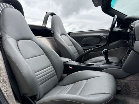 Used 2001 Porsche Boxster RWD image 6