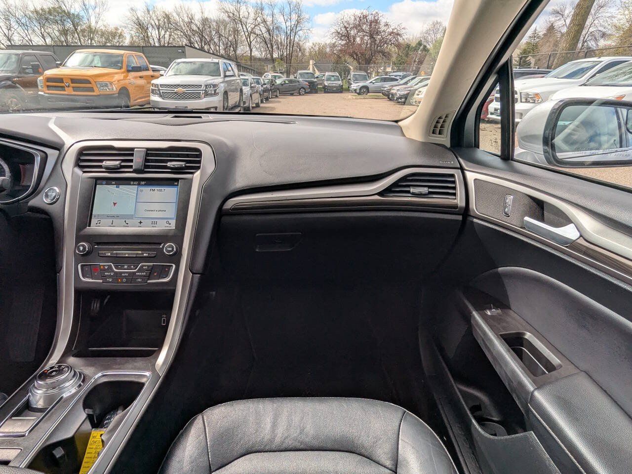 Used 2017 Ford Fusion SE w/ Fusion SE Technology Package AWD/4WD image 18