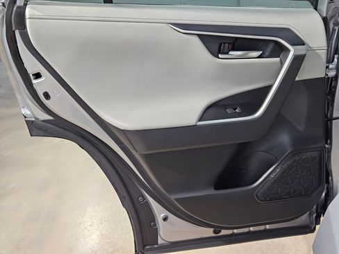 Used 2021 Toyota RAV4 Limited FWD image 36