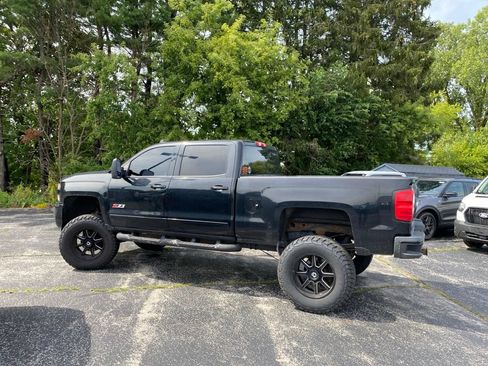 Used 2018 Chevrolet Silverado 2500 LT w/ Midnight Edition AWD/4WD image 8
