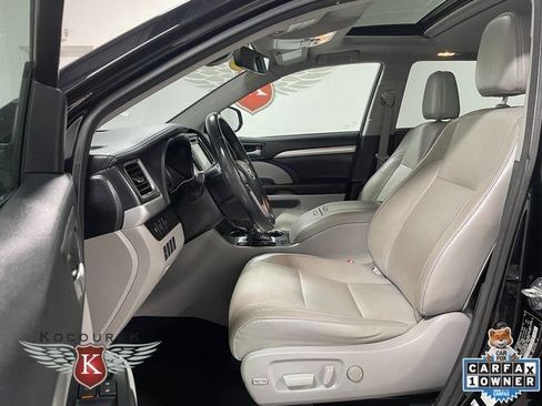 Used 2017 Toyota Highlander XLE AWD/4WD image 12