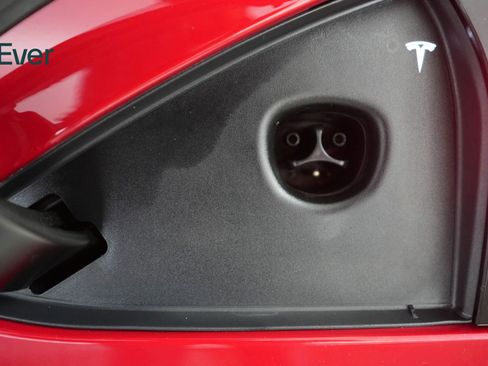 Used 2022 Tesla Model S Plaid image 10