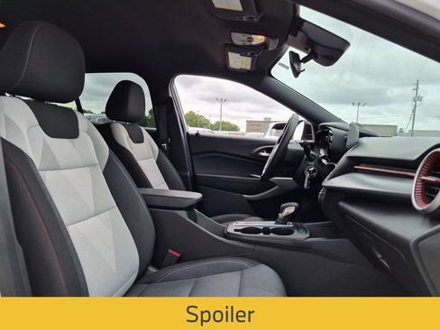 Used 2026 Chevrolet Trax RS FWD image 28