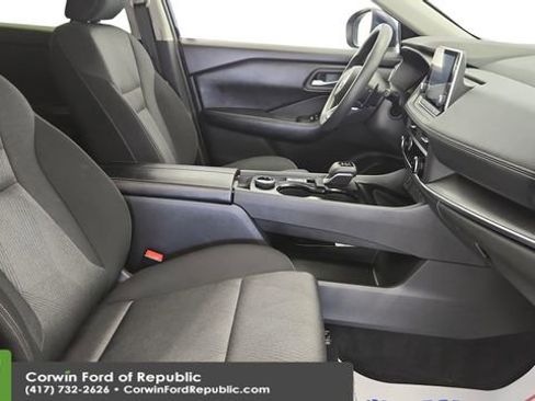 Used 2024 Nissan Rogue SV image 24