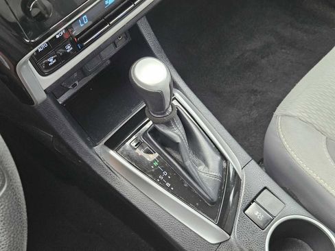 Used 2018 Toyota Corolla LE image 20