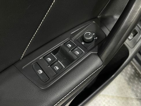 Used 2022 Volkswagen Tiguan SE AWD/4WD image 14