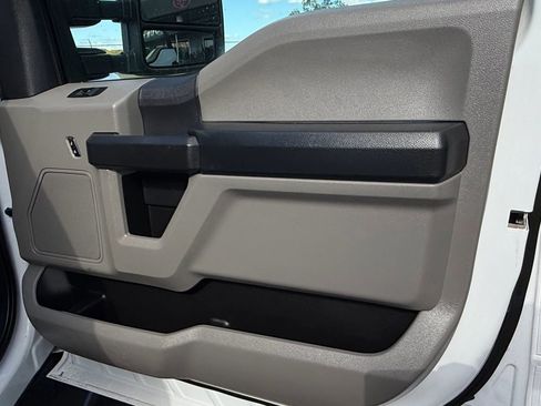 Used 2022 Ford F550 4x4 Crew Cab Super Duty w/ Power Equipment Group image 23