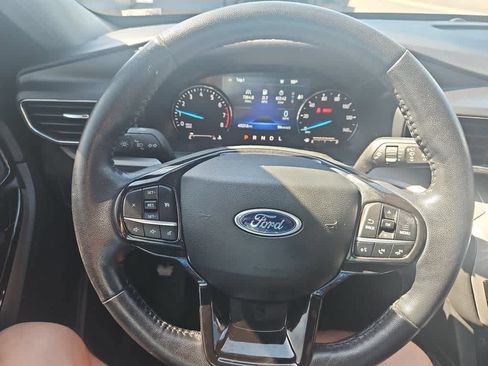 Used 2023 Ford Explorer XLT w/ Equipment Group 202A RWD image 16
