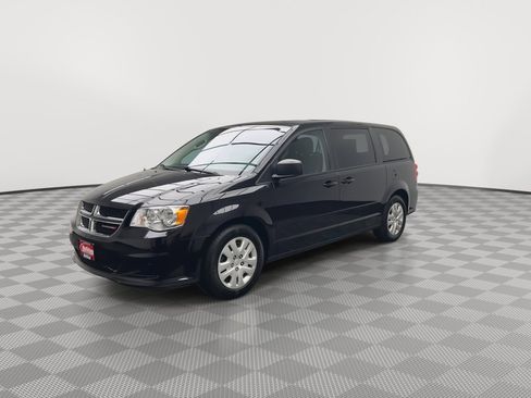 Used 2017 Dodge Grand Caravan SE image 26