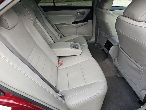 Used 2017 Toyota Camry XLE image 19