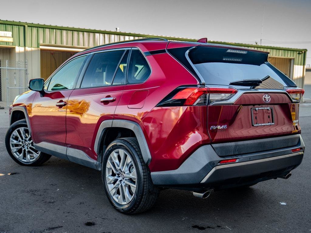 Used 2019 Toyota RAV4 Limited AWD/4WD image 4
