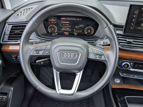 Used 2022 Audi Q5 e Premium Plus w/ Premium Plus Package AWD/4WD image 24