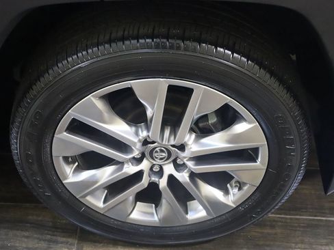 Used 2019 Toyota RAV4 XLE Premium image 27