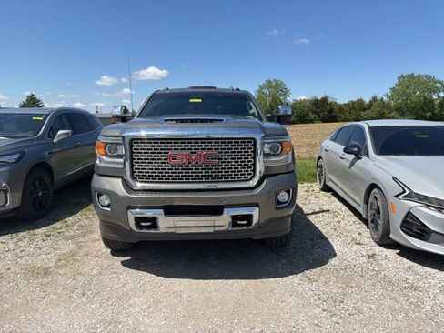 Used 2017 GMC Sierra 2500 Denali w/ Duramax Plus Package AWD/4WD image 3