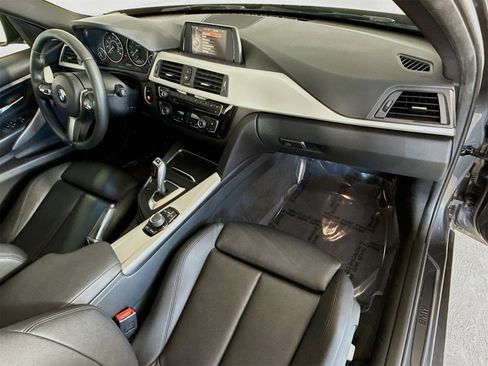 Used 2017 BMW 320i Sedan image 29