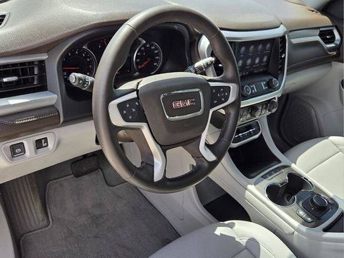 Certified 2023 GMC Acadia SLT FWD image 11