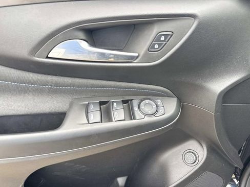 Used 2025 Buick Envista Sport Touring w/ Convenience I Package FWD image 19